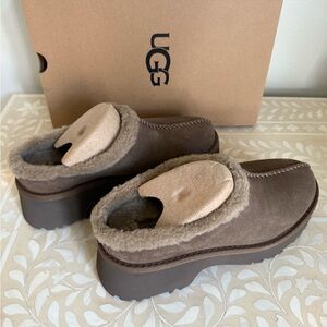 BNWT UGG Tan and Brown Shearling Mule